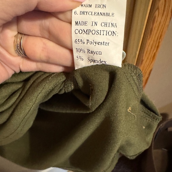 Olive Green Button-Detail Women's Top Size Small - Picture 4 of 6